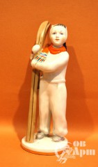 Скульптура "Лыжница"